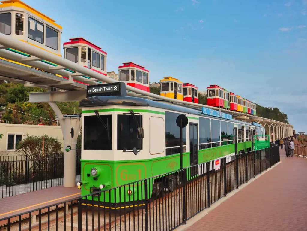海雲台ブルーライン海岸列車